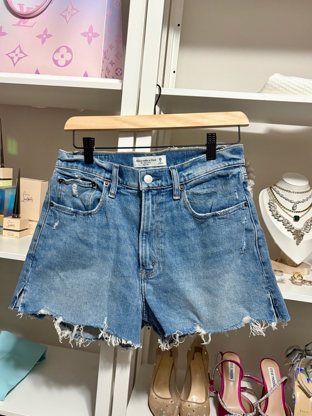 NWOT Abercrombie & Fitch High Rise Mom Short Curve Love Denim Jean Shorts 28